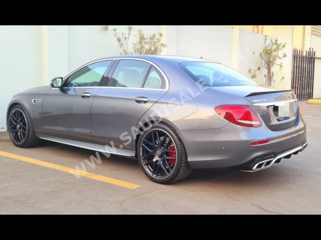 2017 مرسيدس - بنز إي 63إس أي إم جي