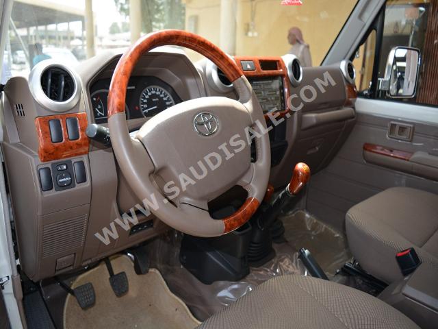 2015 تويوتا لاند كروزر ربع