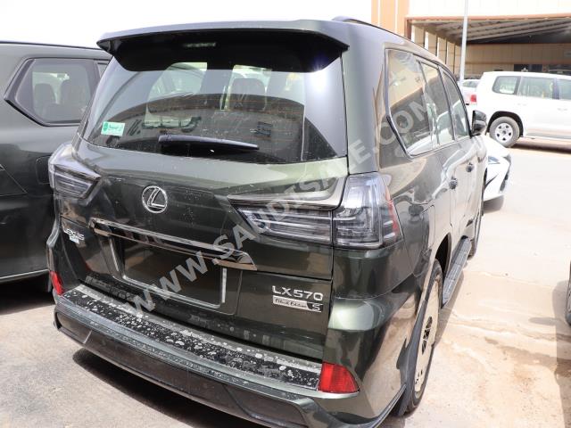 2021 لكزس إل إكس 570 بلاك اديشن