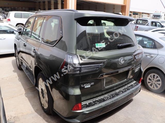 2021 لكزس إل إكس 570 بلاك اديشن