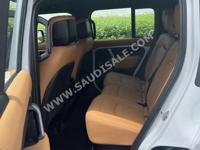 2023 لاند روفر ديفيندر