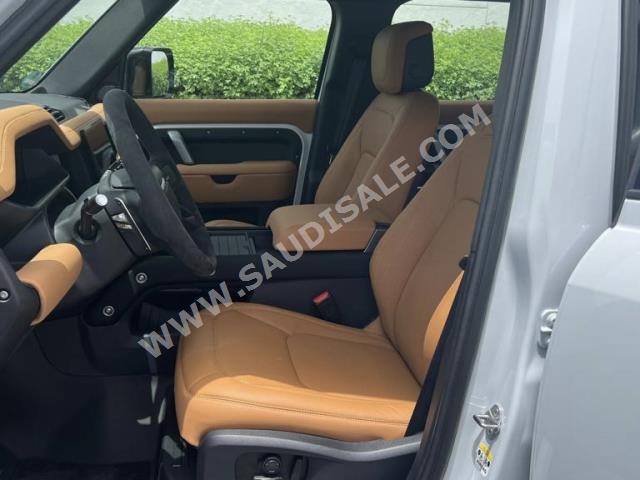 2023 لاند روفر ديفيندر