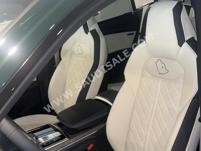 2023 اودي كيو 8 اس لاين