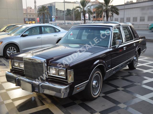 1988 لنكولن تاون كار