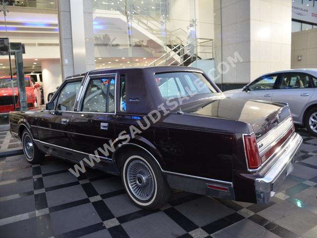 1988 لنكولن تاون كار