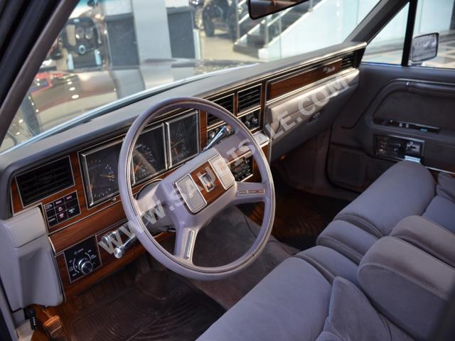 1988 لنكولن تاون كار