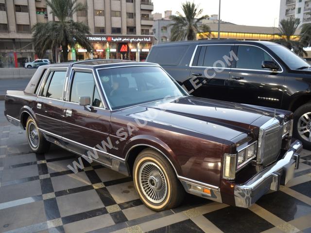 1988 لنكولن تاون كار