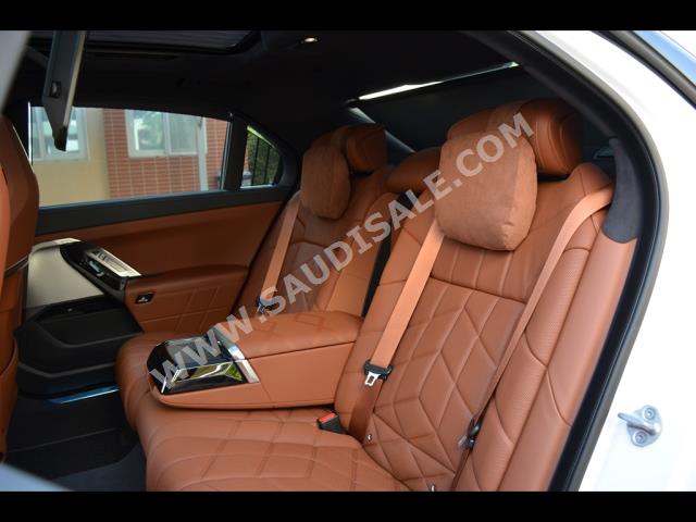 2023 بي ام دبليو الفئة السابعة 740 إل أي