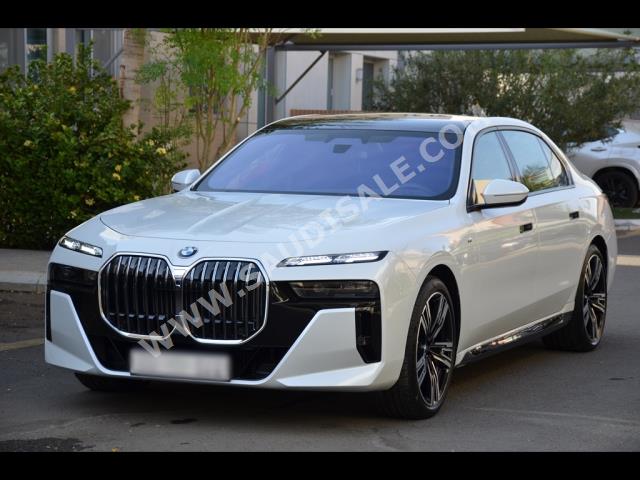 2023 بي ام دبليو الفئة السابعة 740 إل أي
