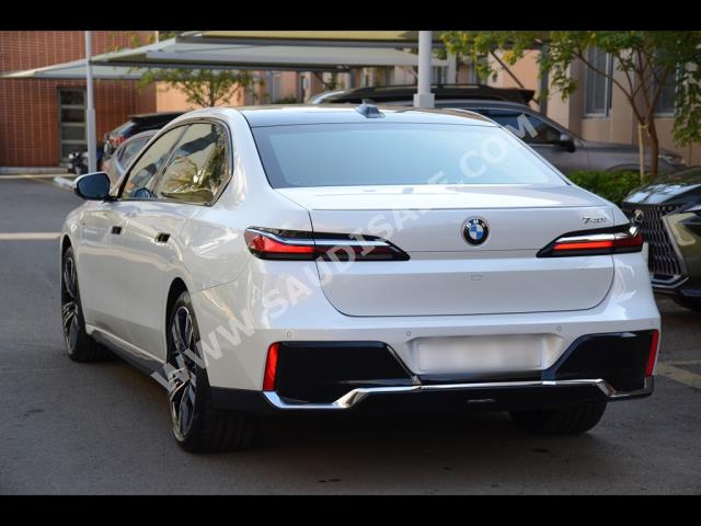 2023 بي ام دبليو الفئة السابعة 740 إل أي