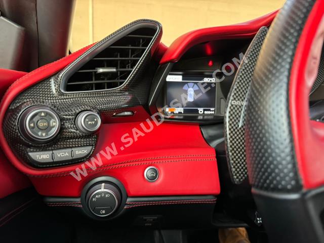 2016 فيراري 488 جي تي بي