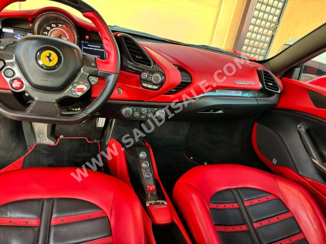 2016 فيراري 488 جي تي بي