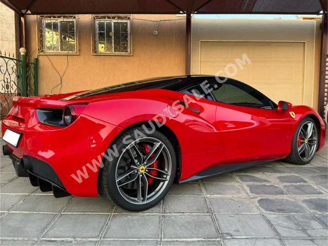 2016 فيراري 488 جي تي بي