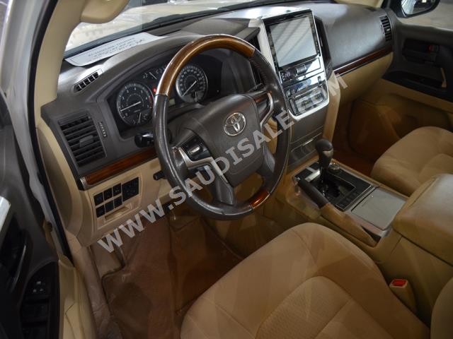 2016 Toyota Land Cruiser GXR