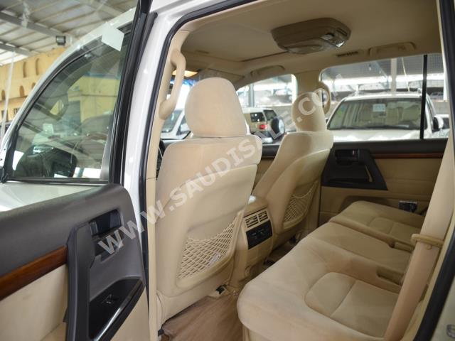 2016 Toyota Land Cruiser GXR