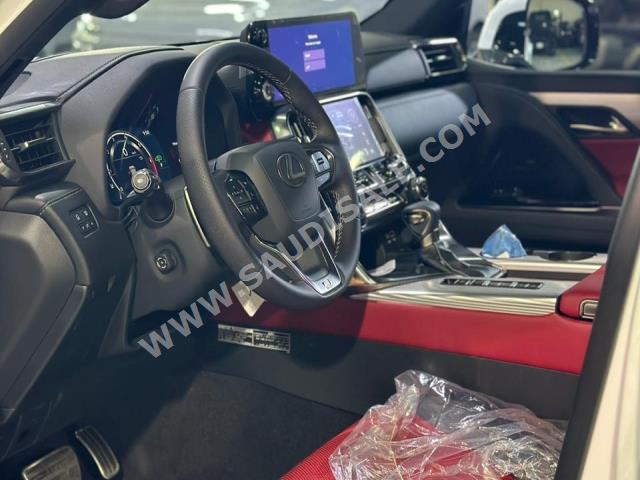 2023 لكزس إل إكس 600 إف