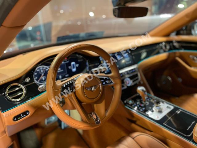 2020 بنتلي كونتيننتل فلاينج سبير الاصدار الاول