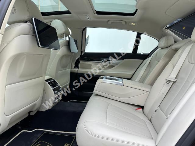 2020 بي ام دبليو الفئة السابعة 730 إل أي