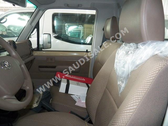 2013 Toyota Land Cruiser LX