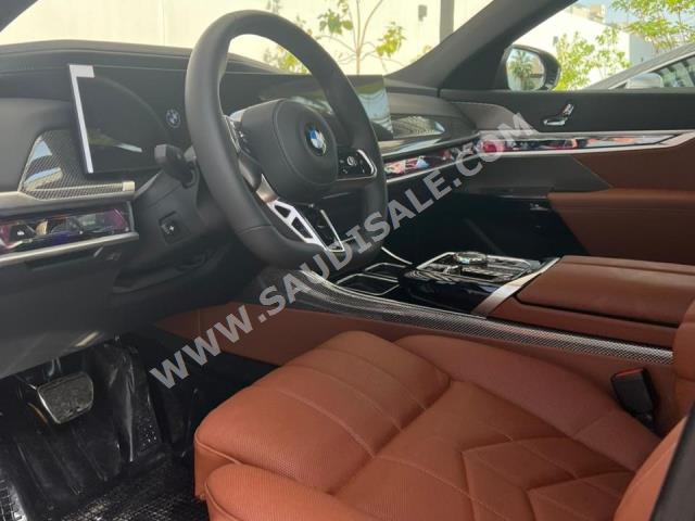 2024 بي ام دبليو الفئة السابعة 735أي