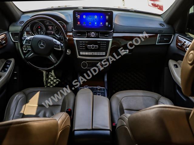 2015 مرسيدس - بنز جي إل 500 أي إم جي