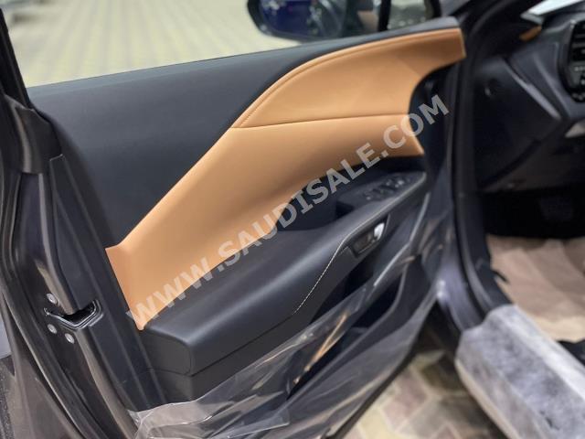 2024 لكزس أر إكس 350