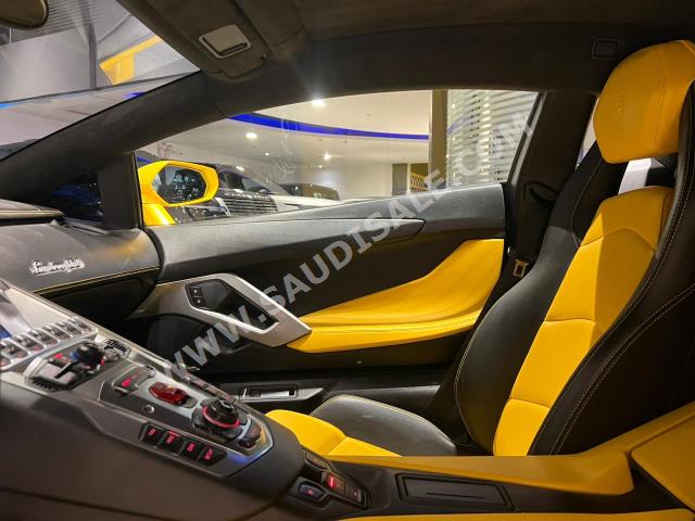 2015 لمبرجيني افنتادور