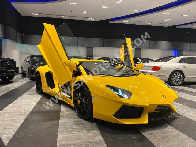 2015 لمبرجيني افنتادور