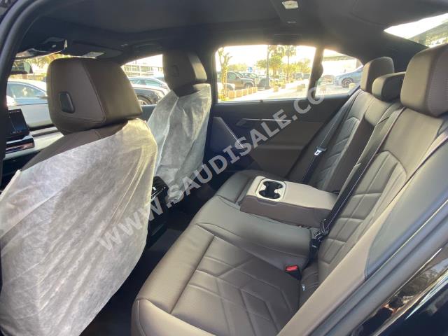 2024 بي ام دبليو الفئة الخامسة 520 أي