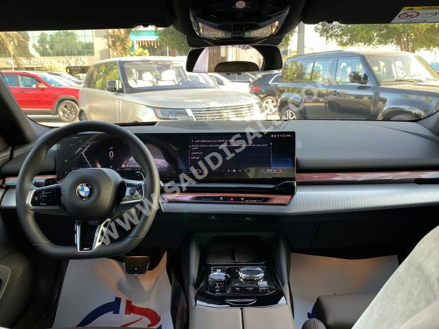 2024 بي ام دبليو الفئة الخامسة 520 أي