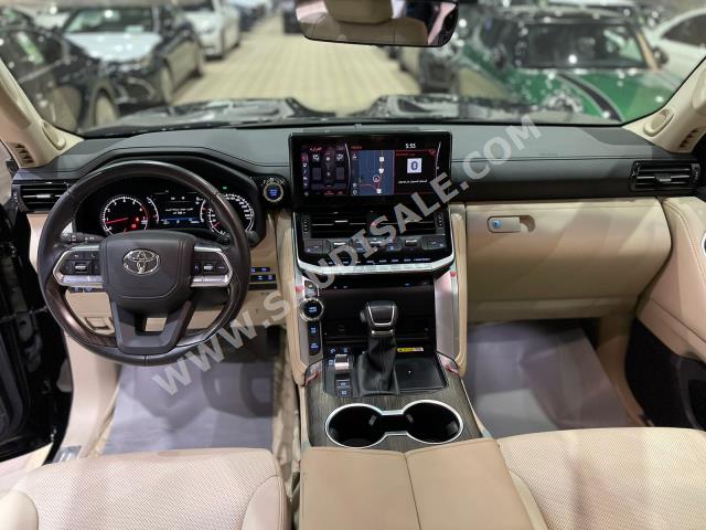 2023 تويوتا لاند كروزر في اكس ار