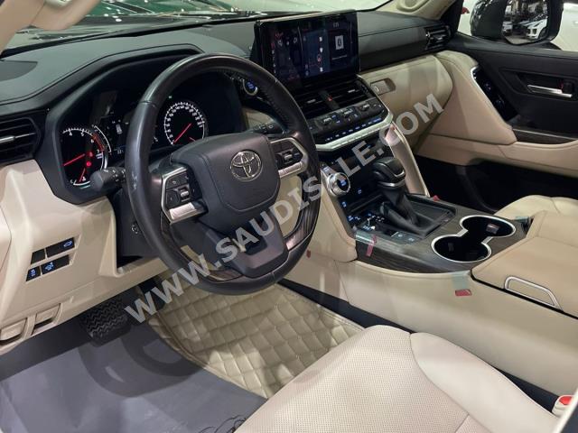 2023 تويوتا لاند كروزر في اكس ار