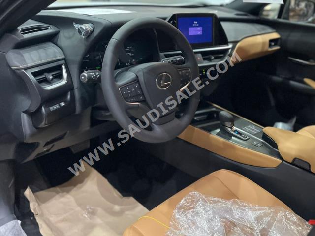 2024 لكزس يو إكس 200