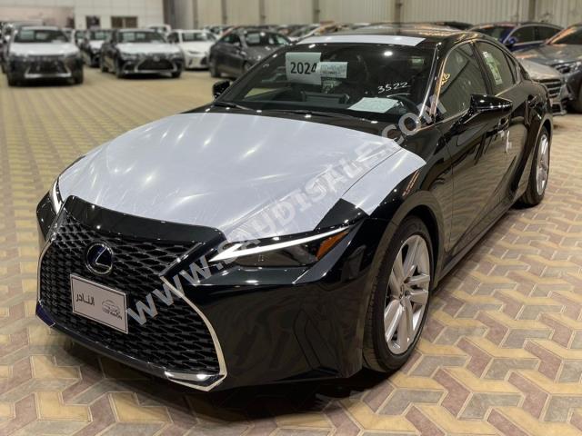 2024 لكزس إي إس 300