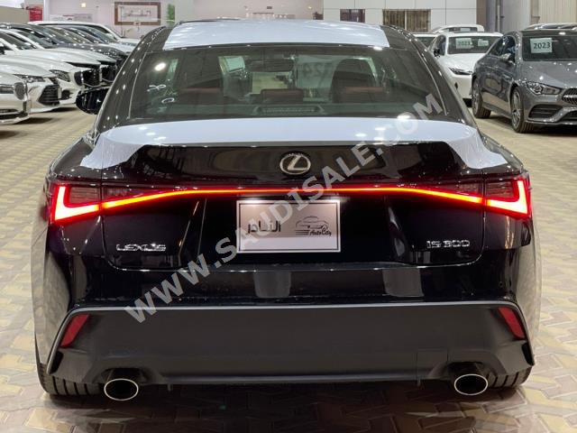 2024 لكزس إي إس 300