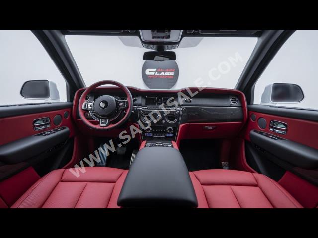 2023 رولز رويس كولينان بلاك بادج