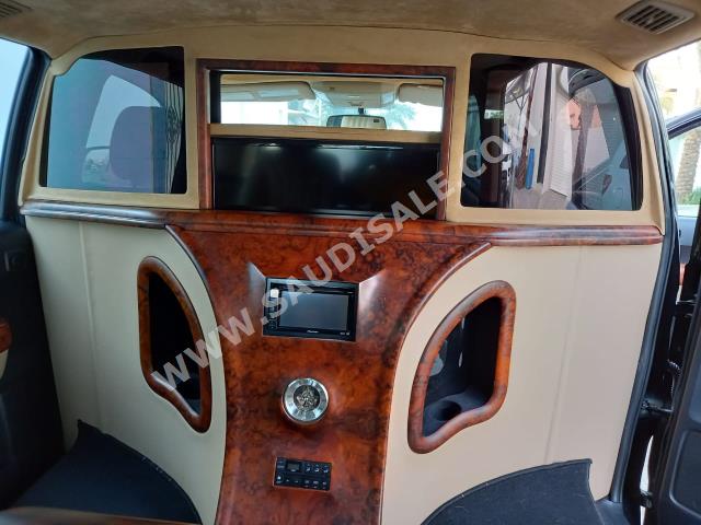 2016 تويوتا سكويا