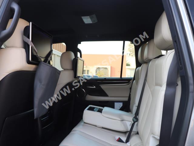 2017 لكزس إل إكس 570