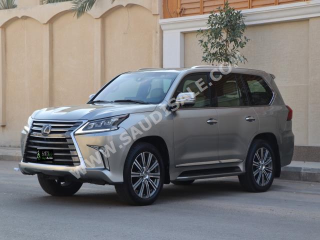 2017 لكزس إل إكس 570