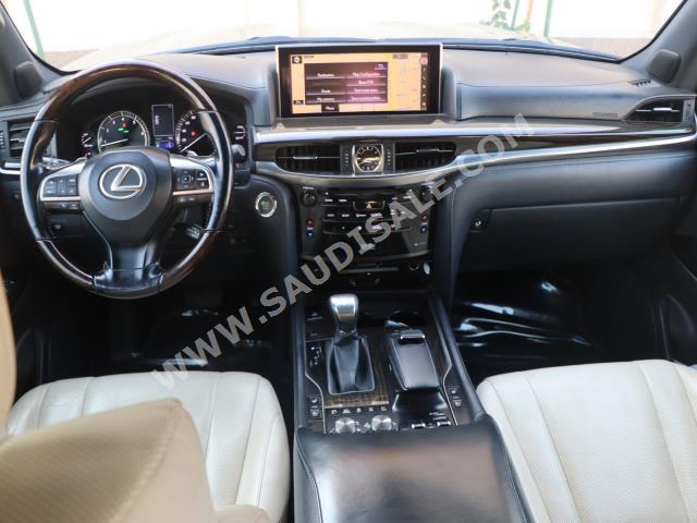 2017 لكزس إل إكس 570