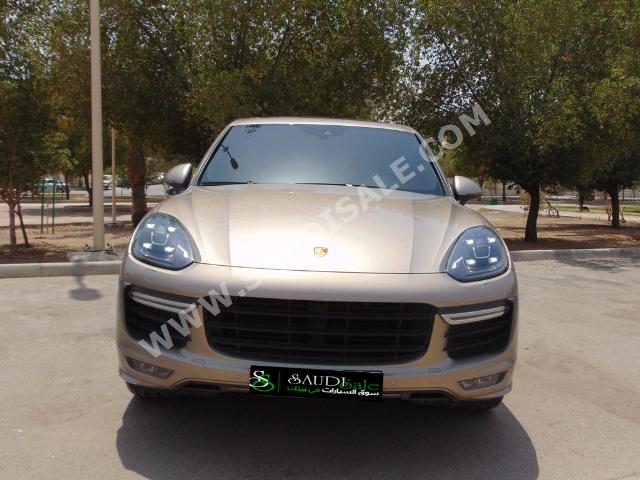 2016 Porsche Cayenne GTS