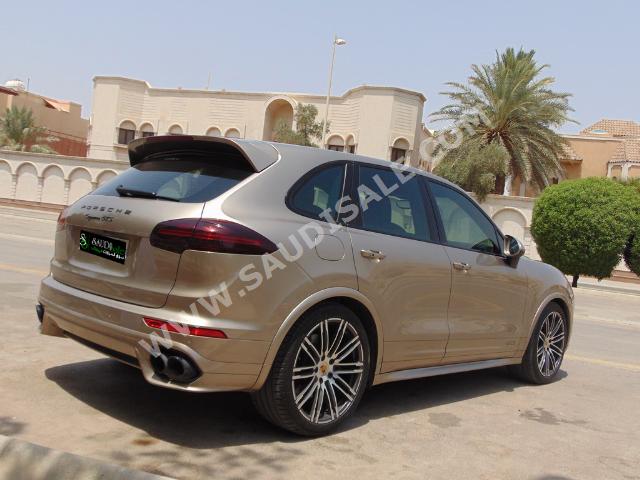 2016 Porsche Cayenne GTS