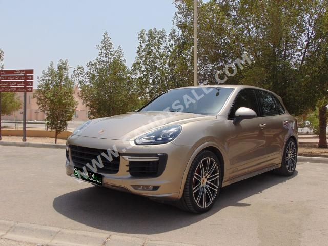 2016 Porsche Cayenne GTS