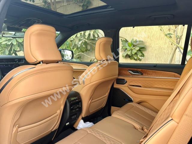 2021 جييب جراند شيروكي ساميت