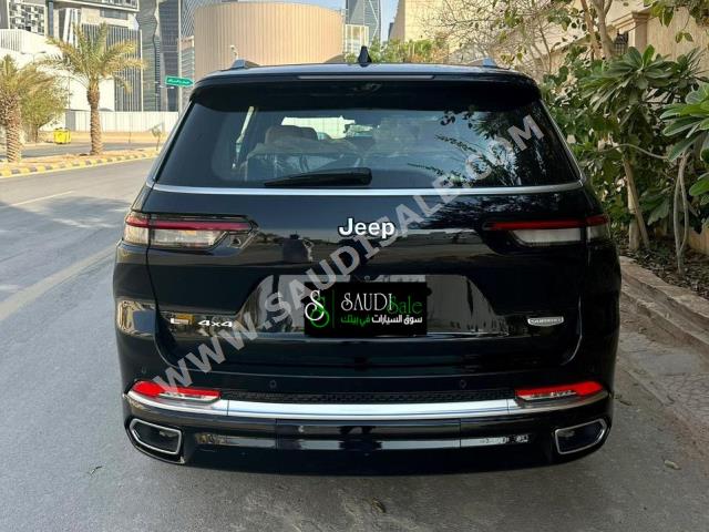 2021 جييب جراند شيروكي ساميت