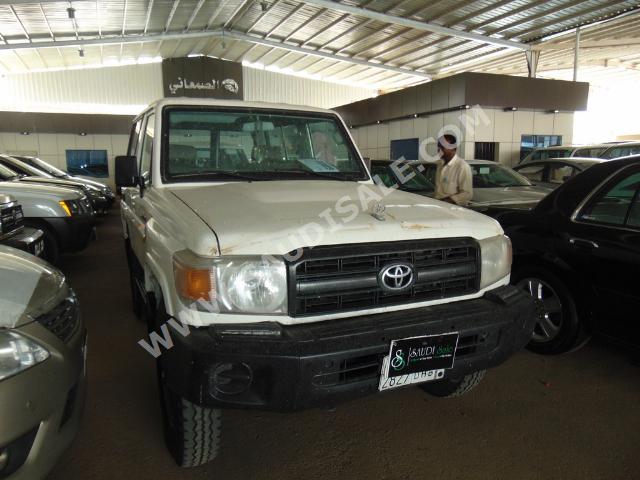2010 تويوتا لاند كروزر ربع
