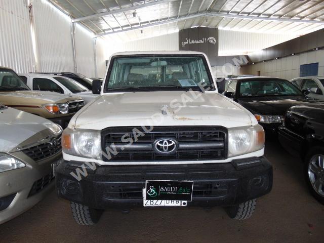 2010 تويوتا لاند كروزر ربع