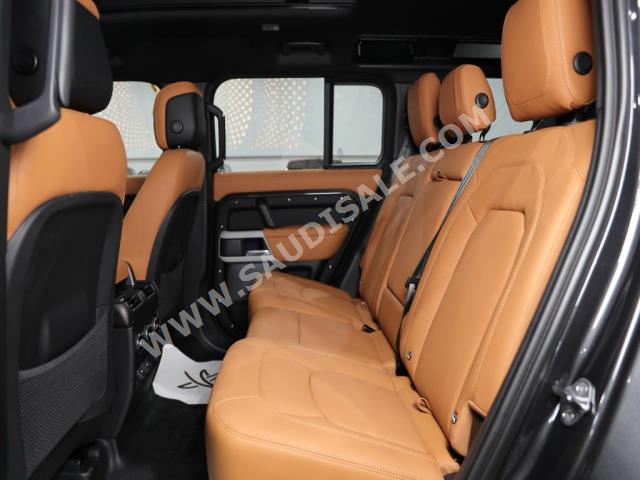 2024 لاند روفر ديفيندر اتش اس اي