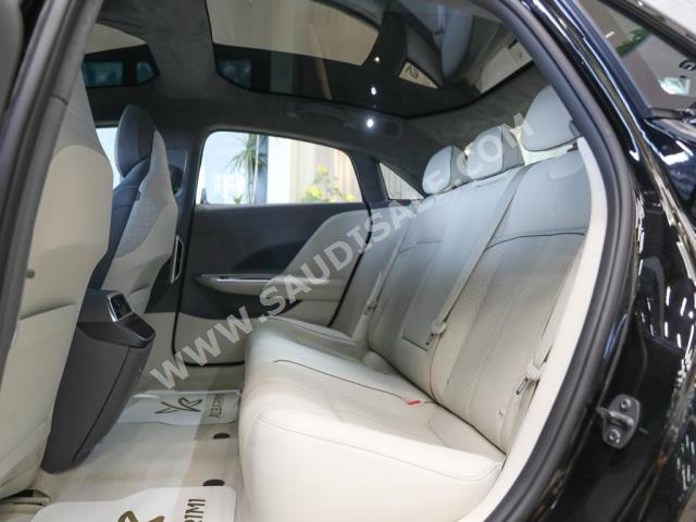 2024 لوسيد جراند تورينج