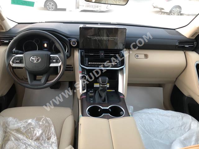 2024 تويوتا لاند كروزر جي اكس ار